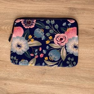 Floral laptop case. Soft & thin. 15” x 11”